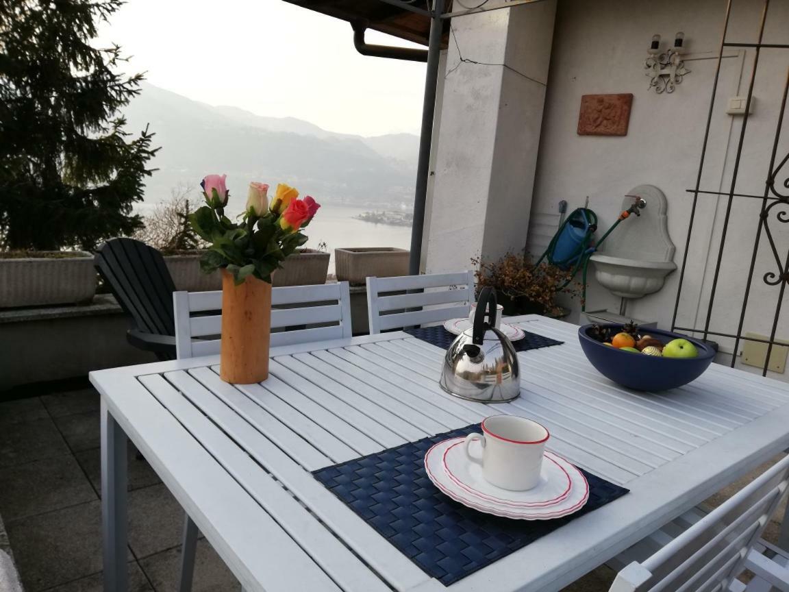 Terrazza sul lago Ameno Esterno foto